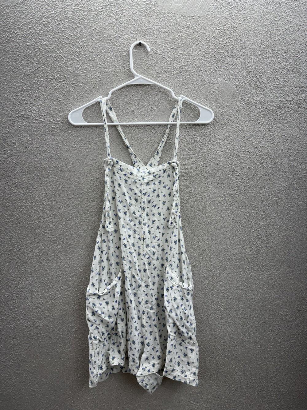Aeropostale Womens Romper Size Medium White Blue Floral Racerback